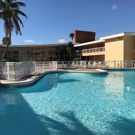Sahara Beach Club Sunny Isles Beach Kültér fotó